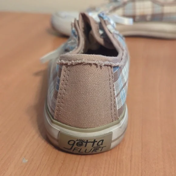 Gotta Flurt Girls Sneakers - Picture 2 of 7